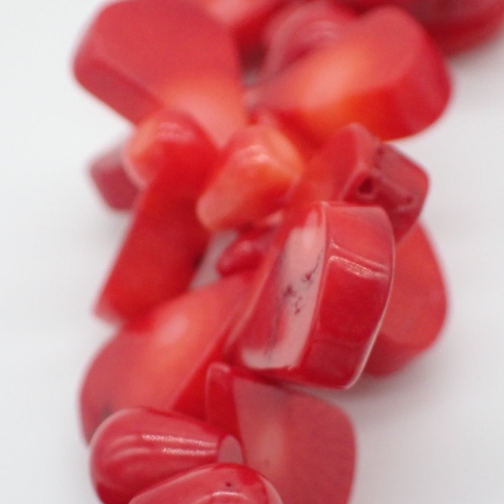 Vintage real coral teardrop necklace. Deep red stones. Strong silver clasp. - Picture 3 of 5